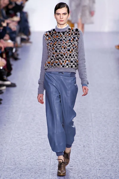 Look 10